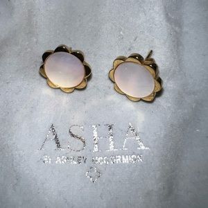 Asha studs mother of pearl and gold